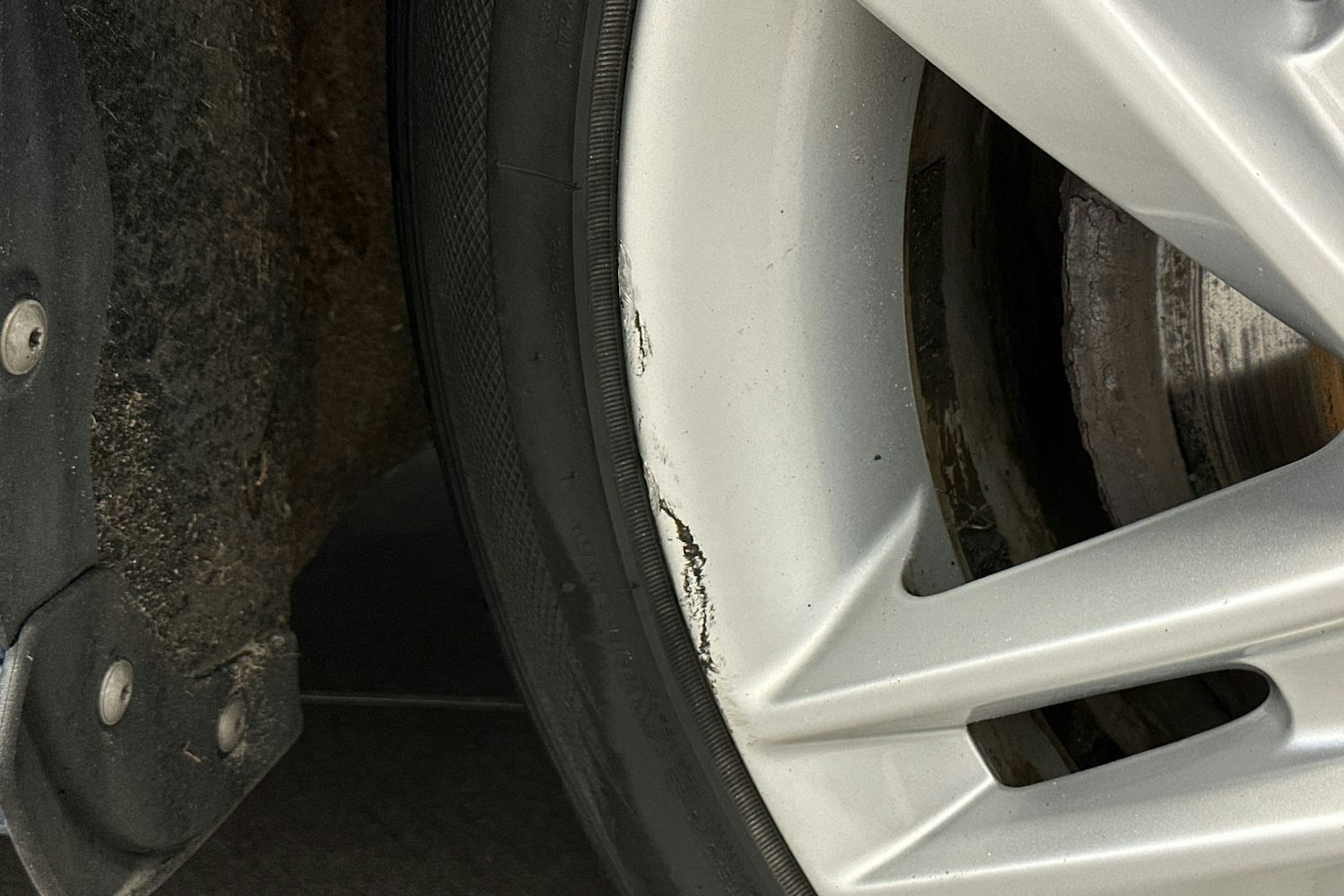 sininen Volvo V60 2015 kuva 42.