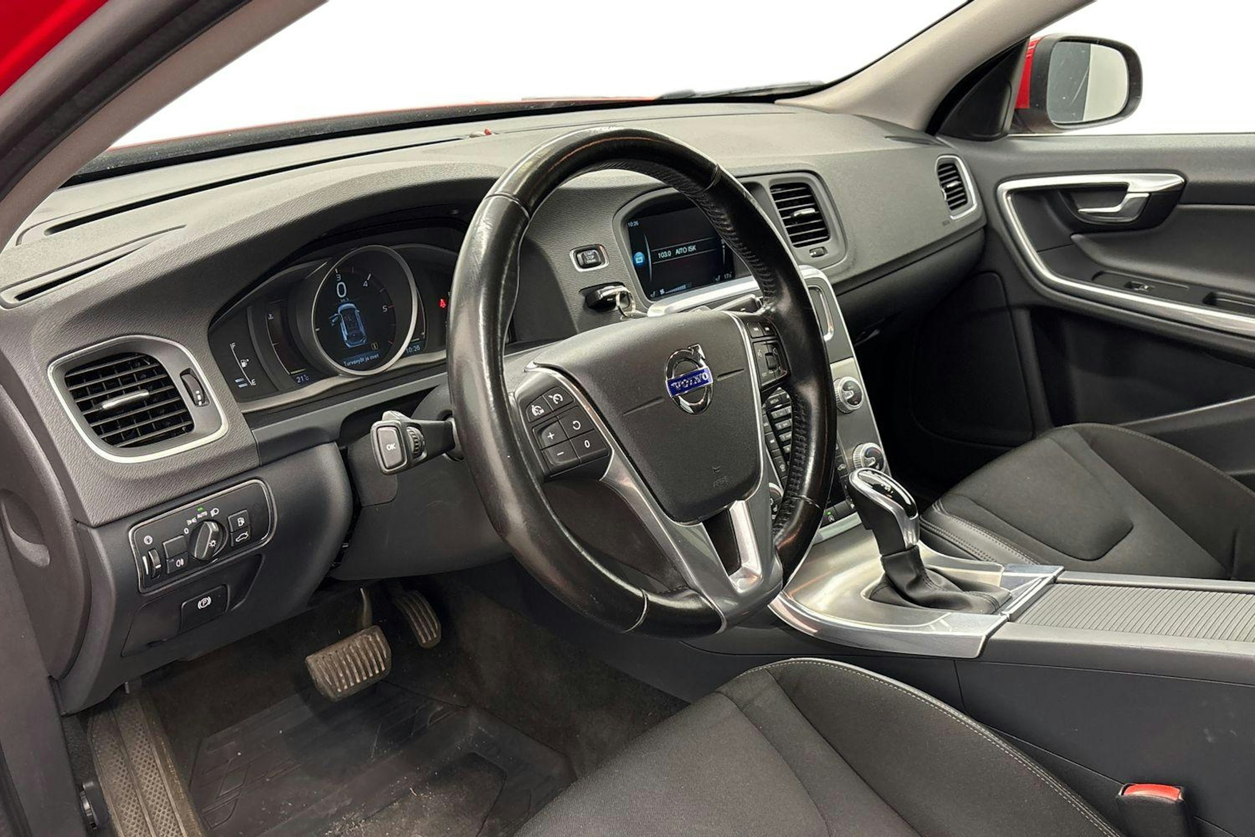 punainen Volvo V60 2015 kuva 3.