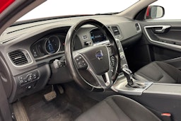 punainen Volvo V60 2015 kuva 3.