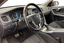 punainen Volvo V60 2016 kuva 6.