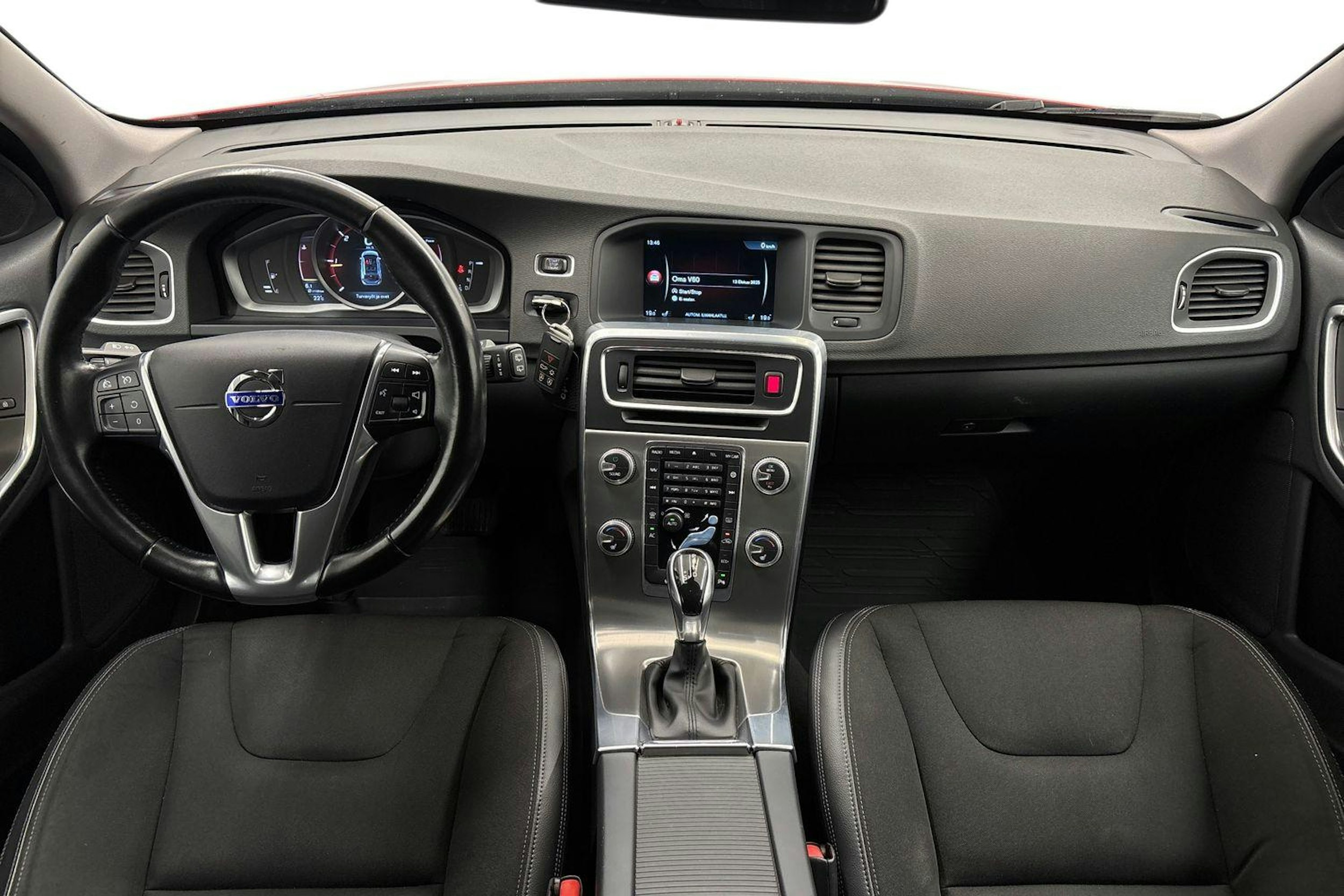 punainen Volvo V60 2016 kuva 7.