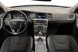 punainen Volvo V60 2016 kuva 7.
