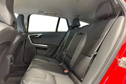 punainen Volvo V60 2016 kuva 8.