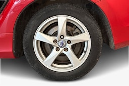 punainen Volvo V60 2016 kuva 9.