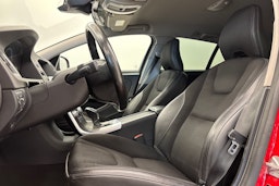 punainen Volvo V60 2016 kuva 11.