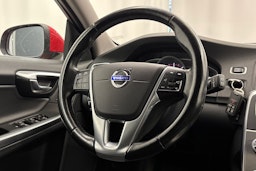 punainen Volvo V60 2016 kuva 12.
