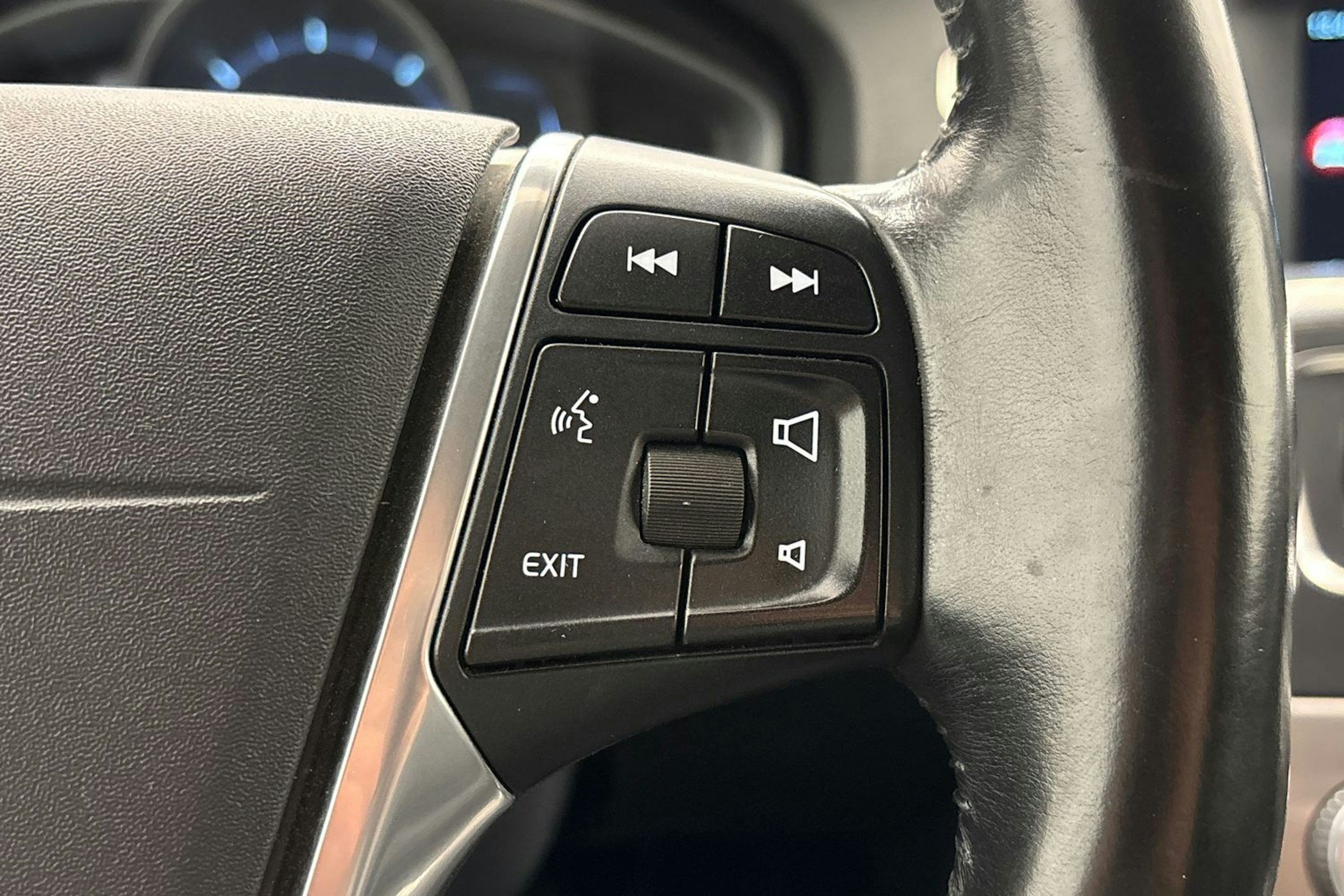 punainen Volvo V60 2016 kuva 14.