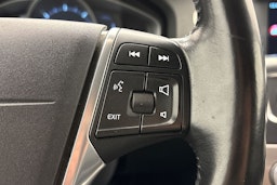 punainen Volvo V60 2016 kuva 14.