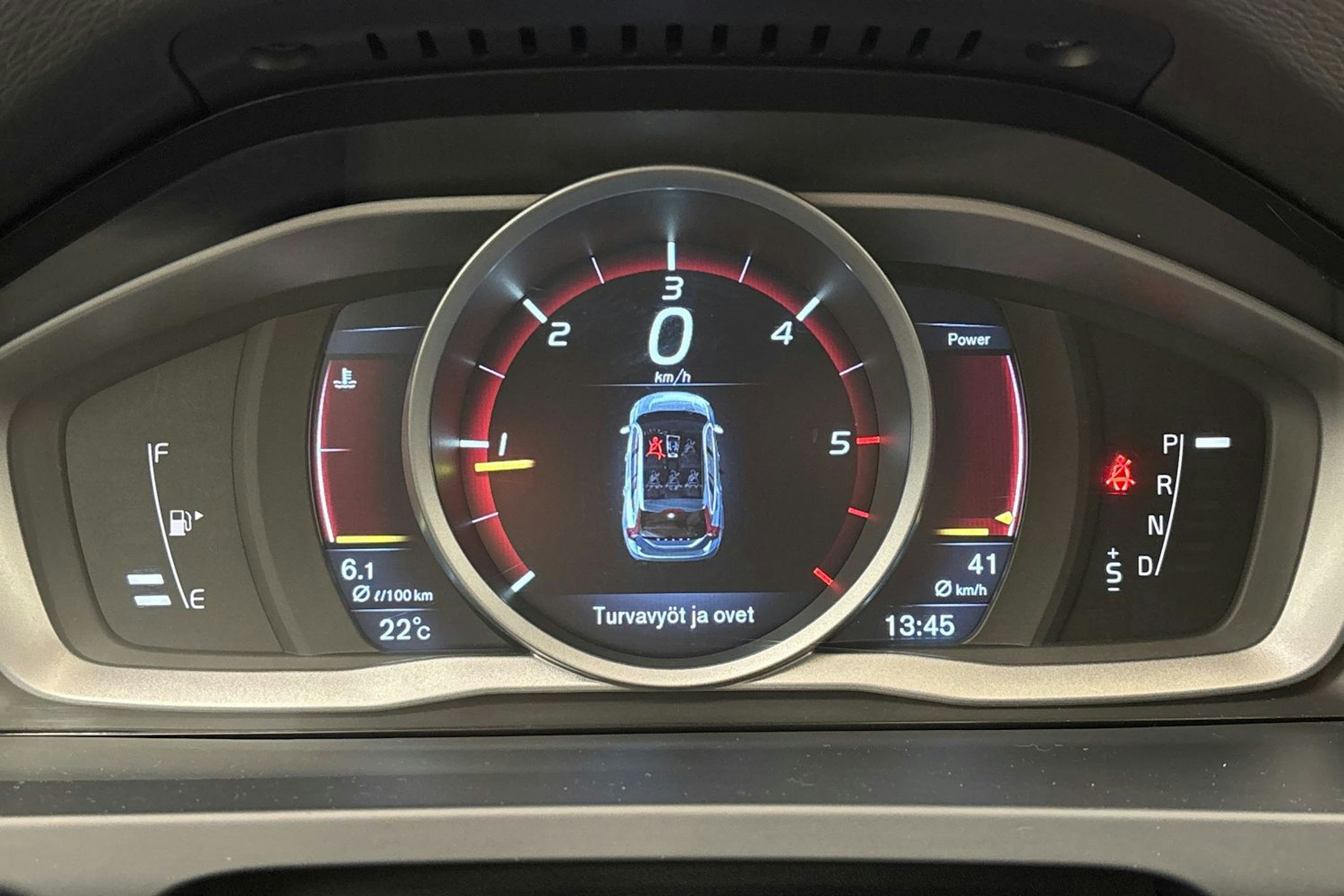 punainen Volvo V60 2016 kuva 15.