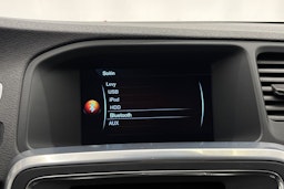 punainen Volvo V60 2016 kuva 18.