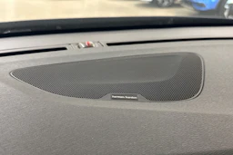 sininen Volvo V60 2015 kuva 5.