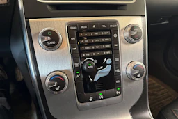 sininen Volvo V60 2015 kuva 6.