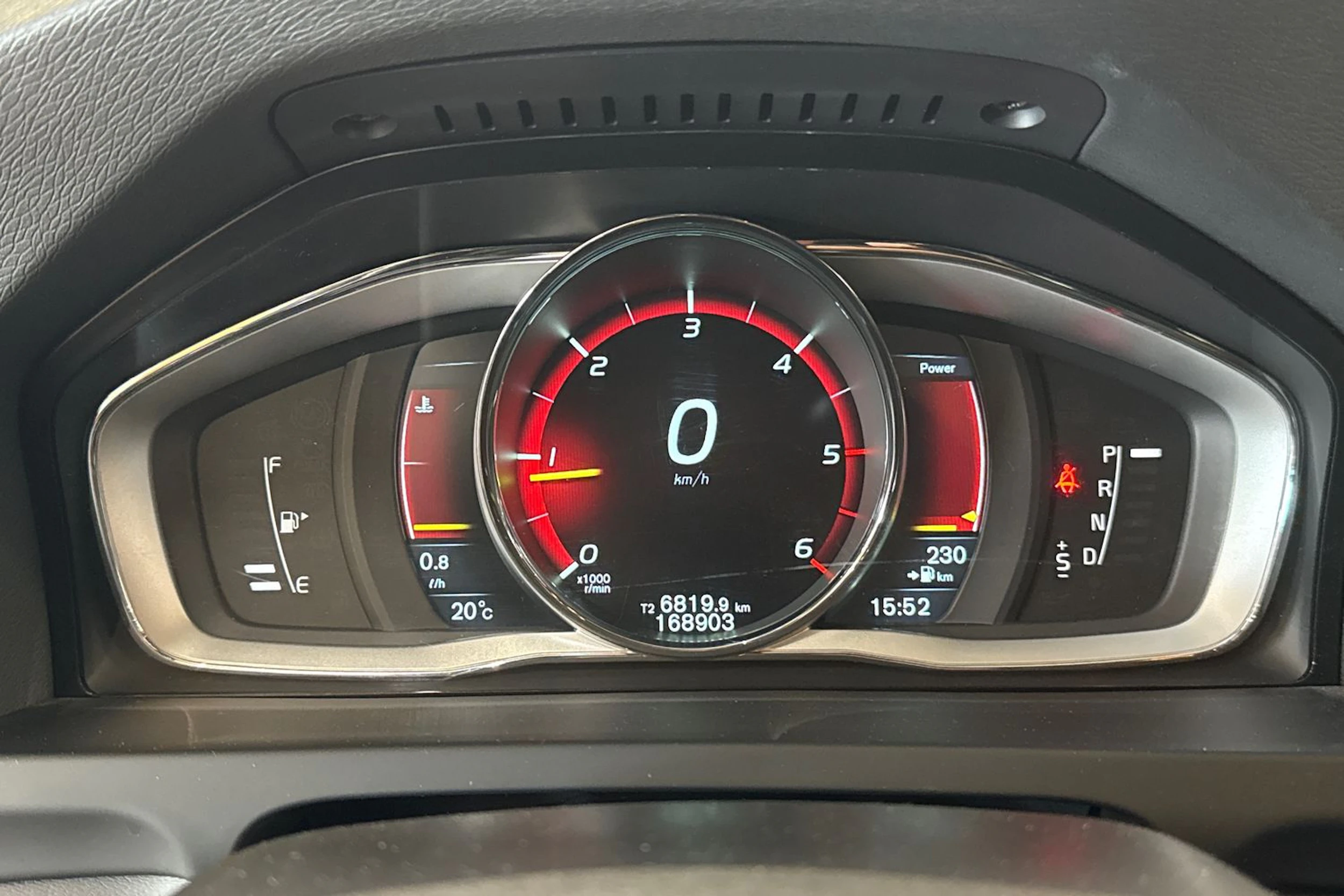 sininen Volvo V60 2015 kuva 7.