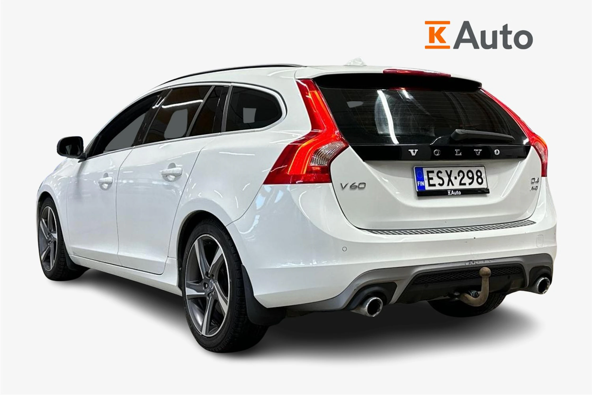 valkoinen Volvo V60 2015 kuva 3.