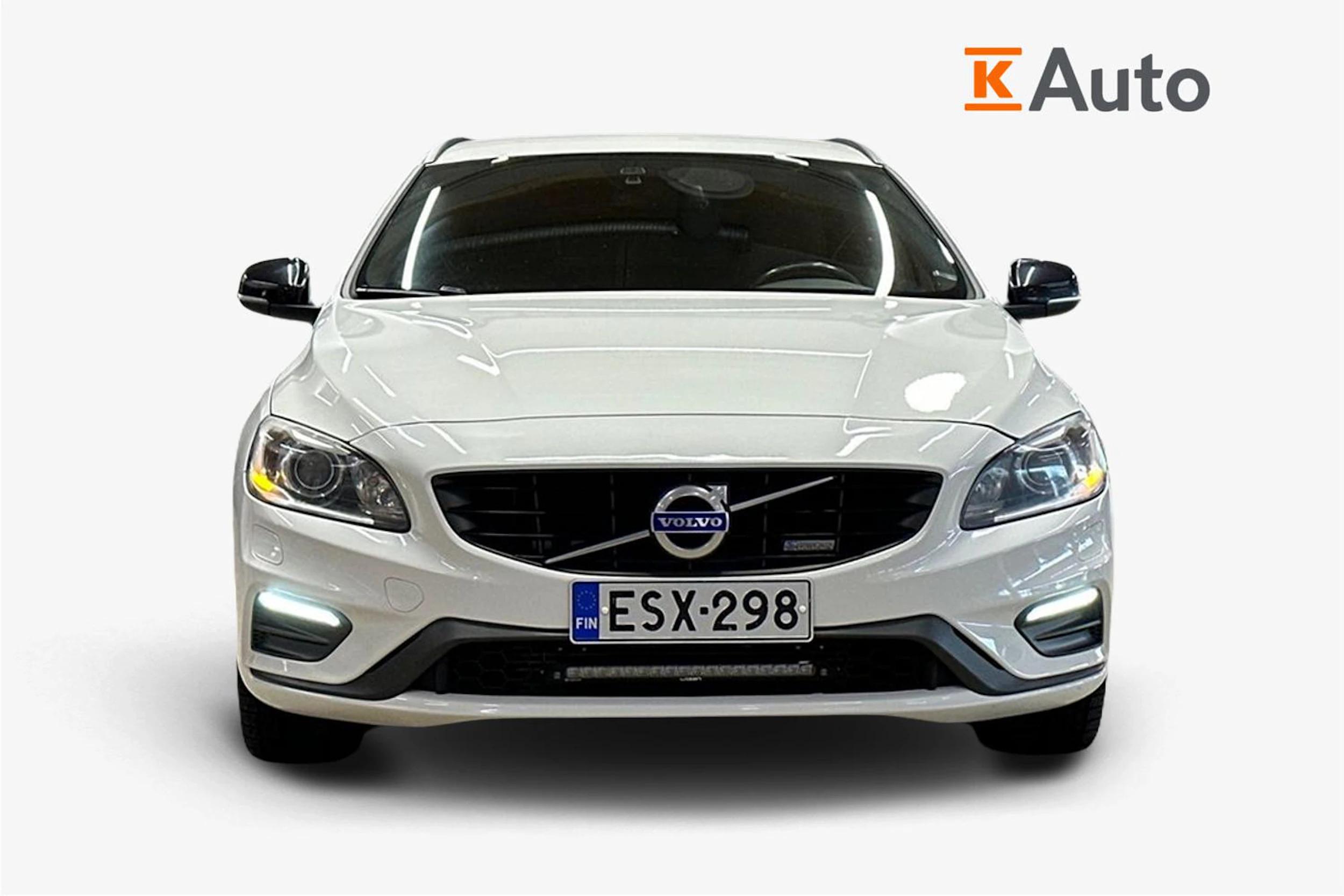 valkoinen Volvo V60 2015 kuva 5.