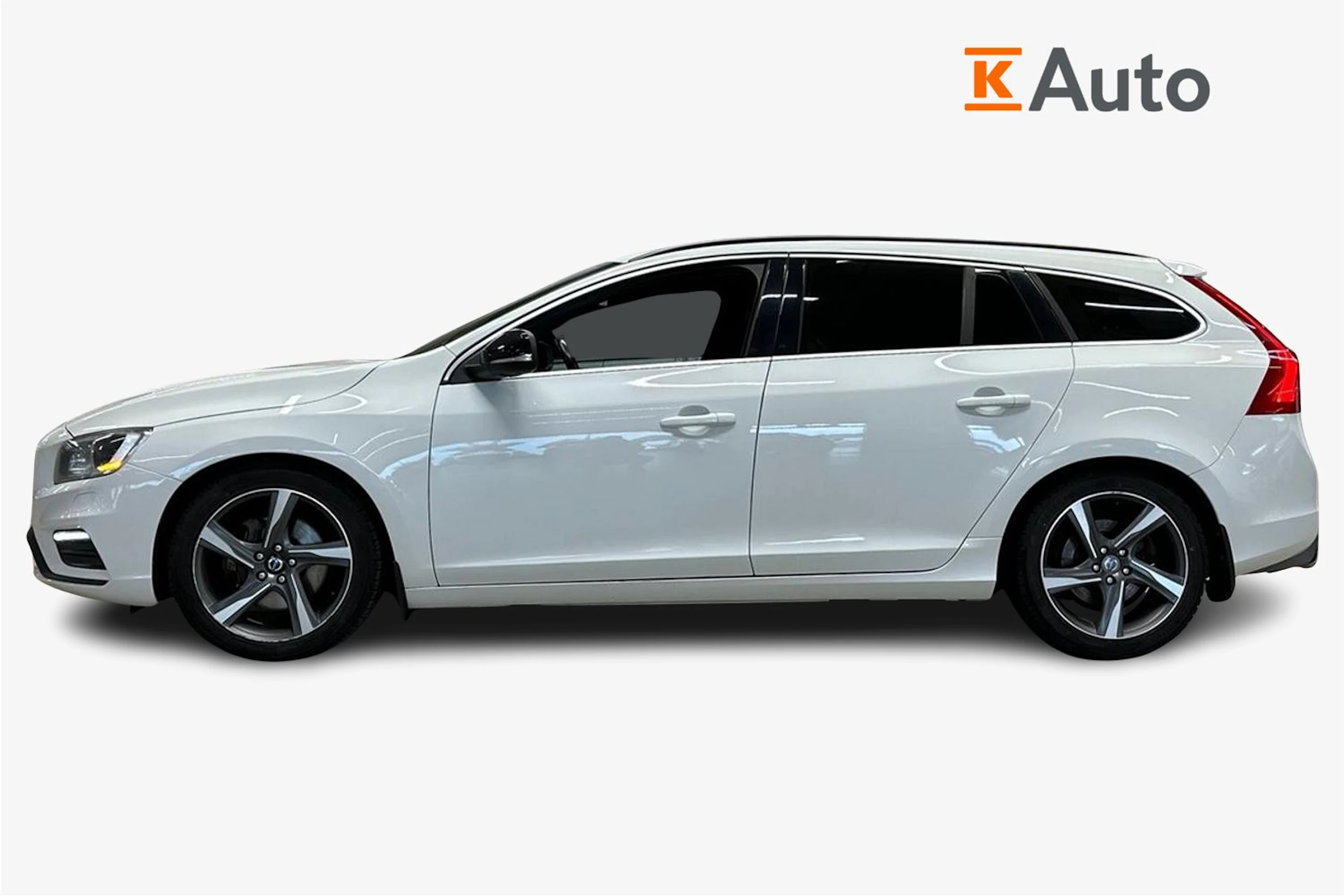 valkoinen Volvo V60 2015 kuva 7.