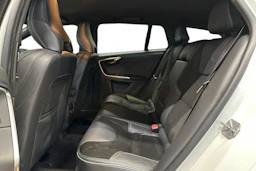 valkoinen Volvo V60 2015 kuva 11.