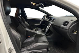valkoinen Volvo V60 2015 kuva 12.