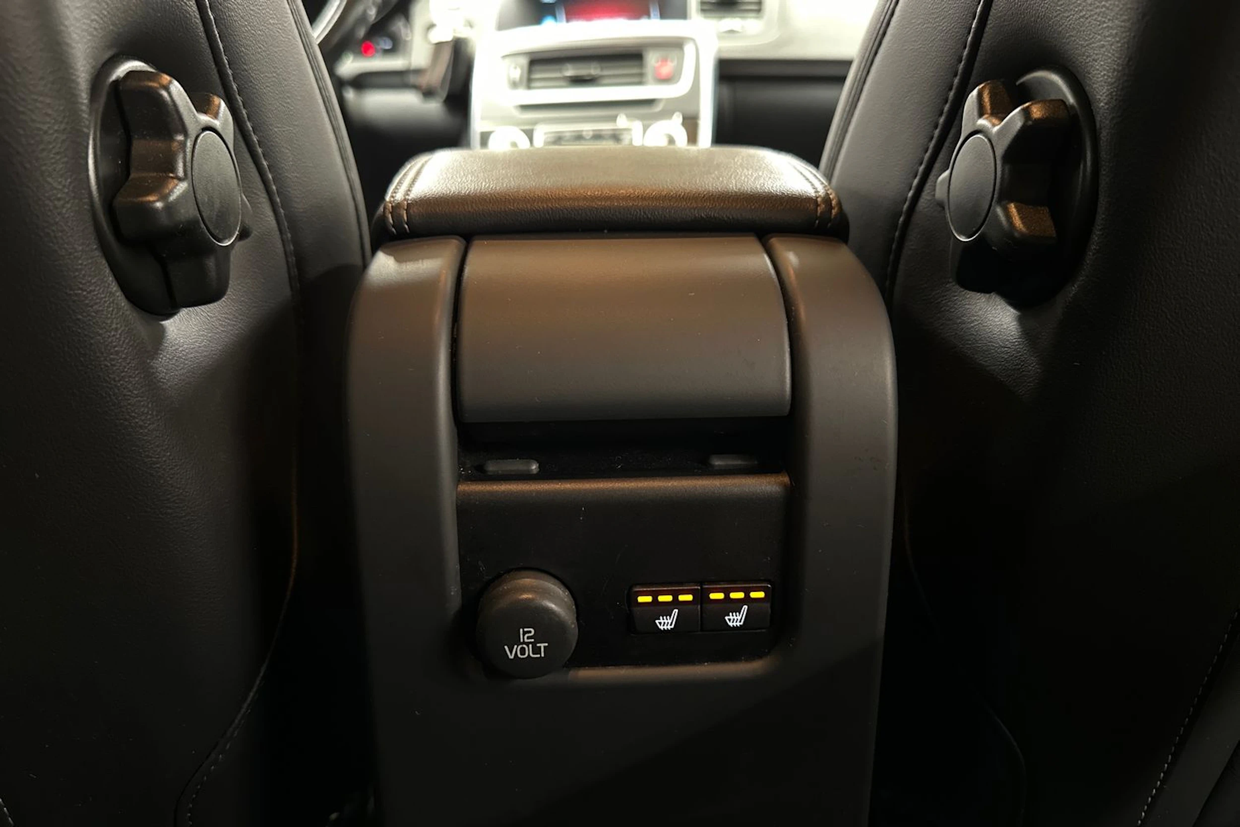 valkoinen Volvo V60 2015 kuva 15.