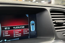 valkoinen Volvo V60 2015 kuva 18.