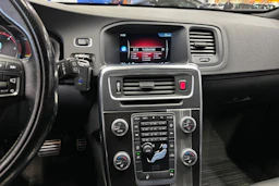 valkoinen Volvo V60 2015 kuva 19.