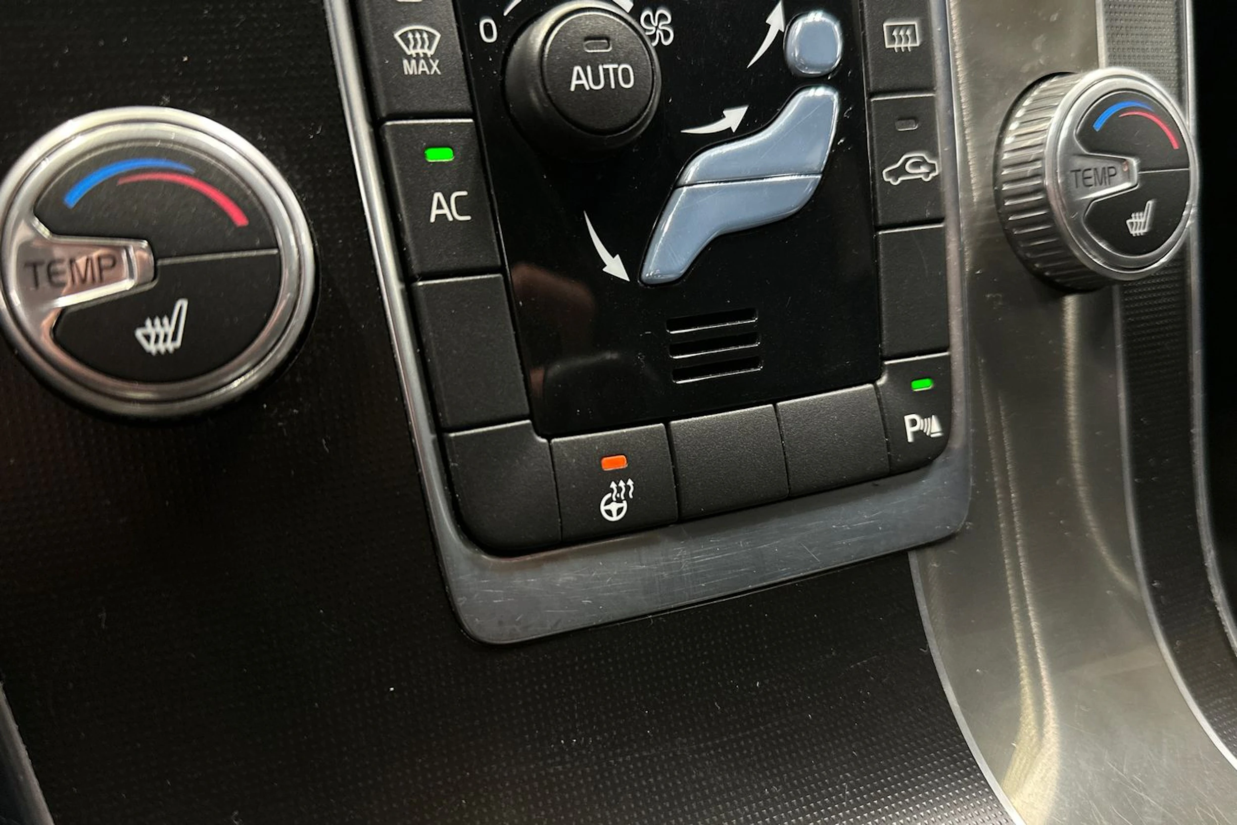 valkoinen Volvo V60 2015 kuva 20.
