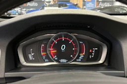 valkoinen Volvo V60 2015 kuva 22.