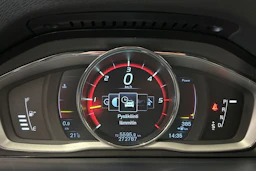valkoinen Volvo V60 2015 kuva 23.