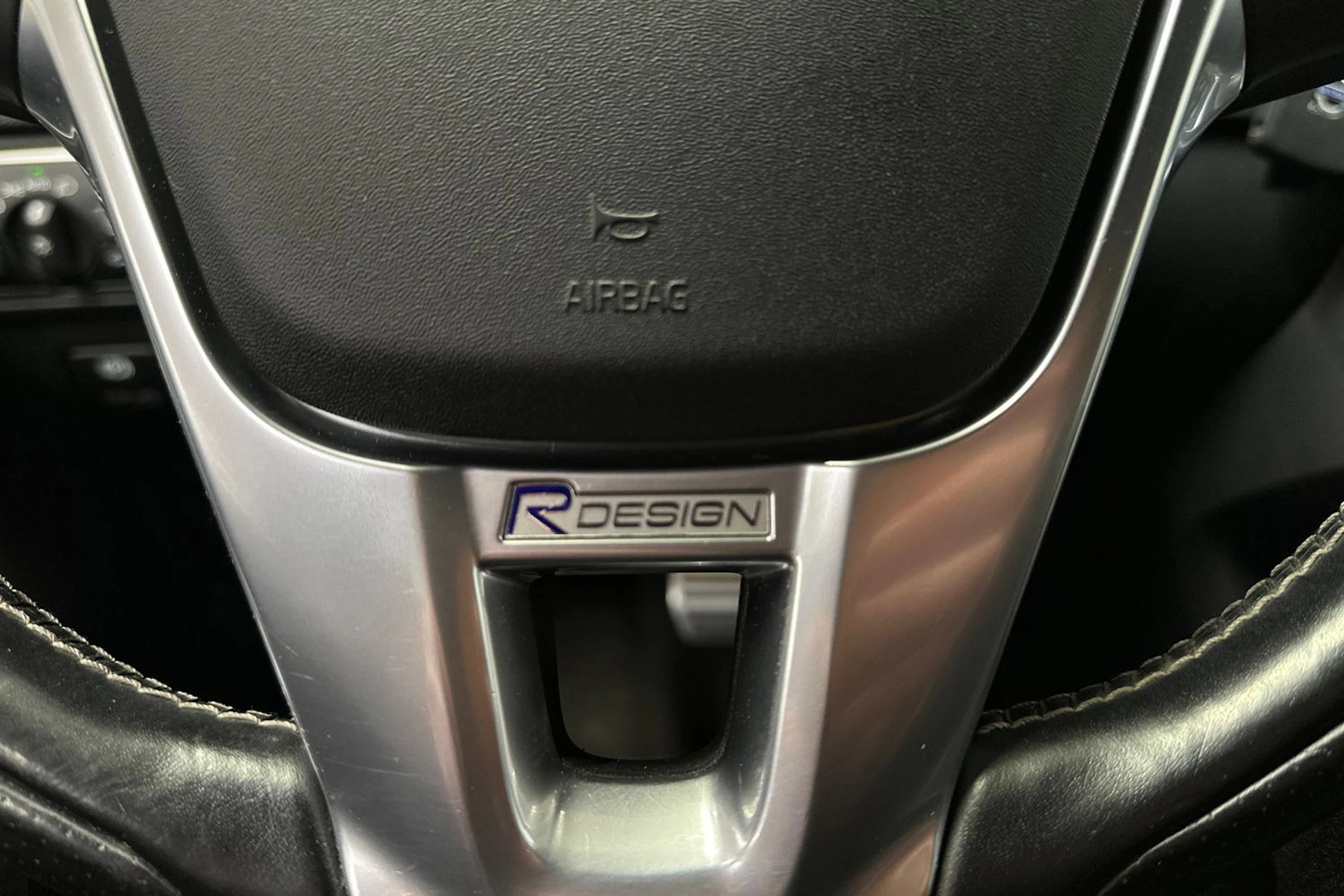 valkoinen Volvo V60 2015 kuva 24.