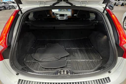 valkoinen Volvo V60 2015 kuva 27.