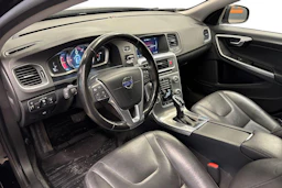 musta Volvo V60 2015 kuva 8.