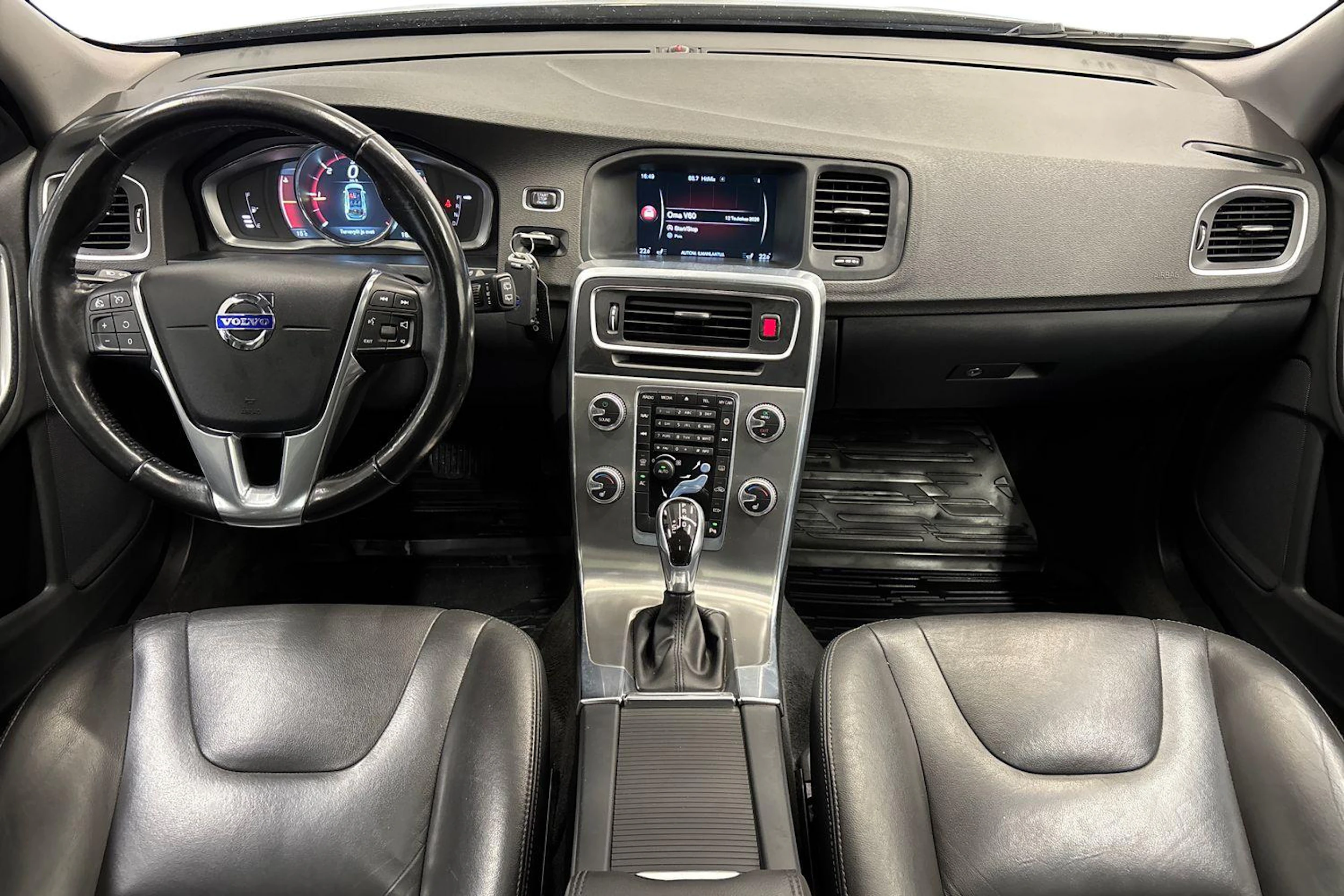 musta Volvo V60 2015 kuva 9.
