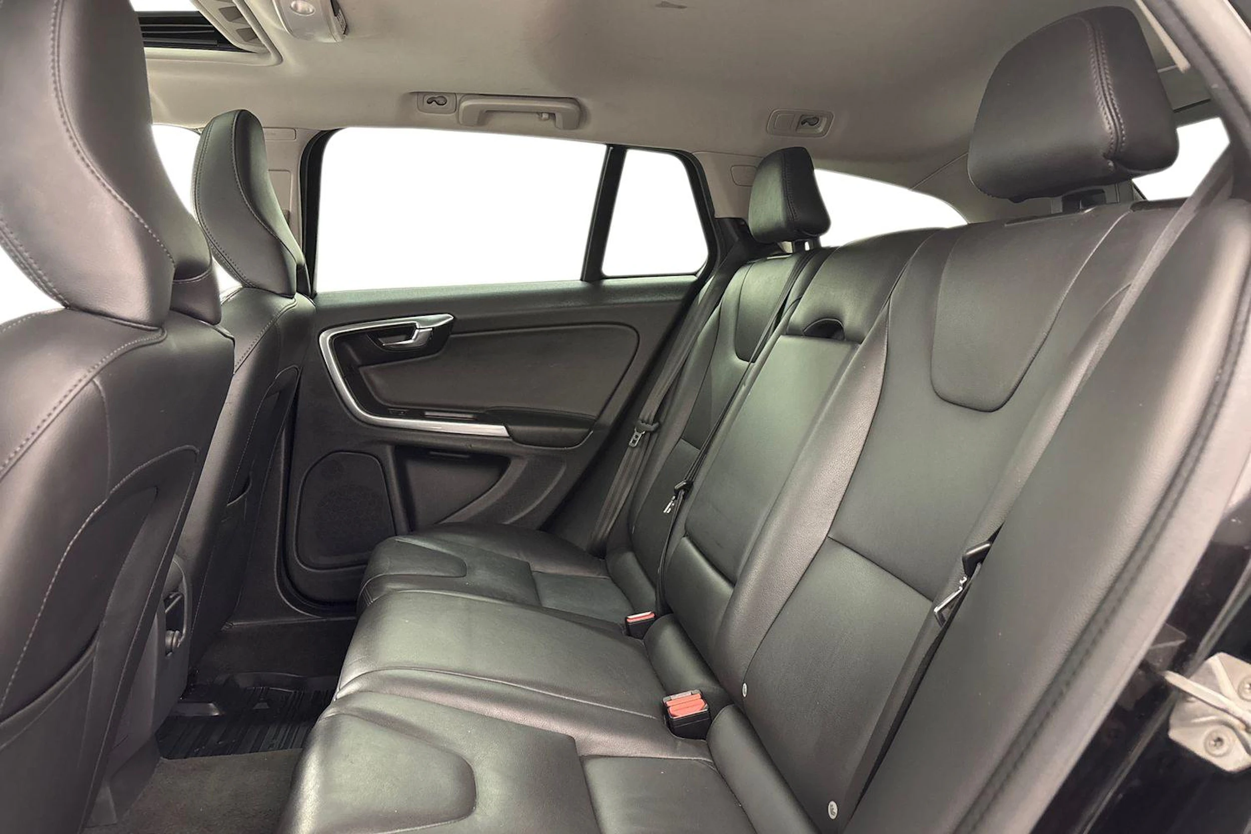 musta Volvo V60 2015 kuva 11.