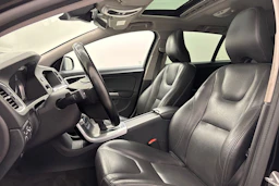 musta Volvo V60 2015 kuva 15.