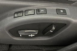 musta Volvo V60 2015 kuva 16.