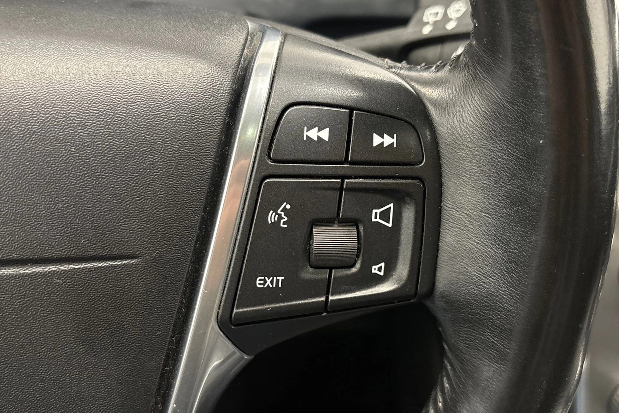 musta Volvo V60 2015 kuva 20.