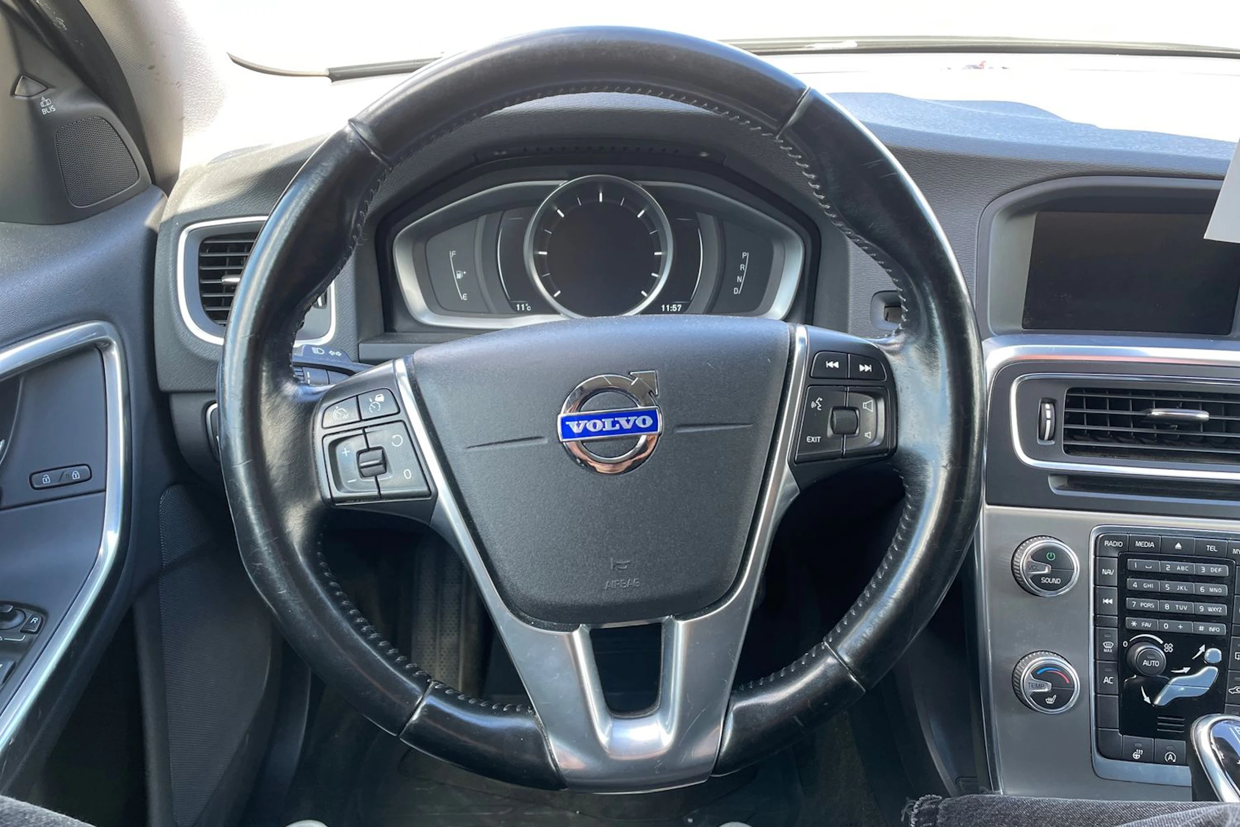 met. hopea Volvo V60 2015 kuva 11.