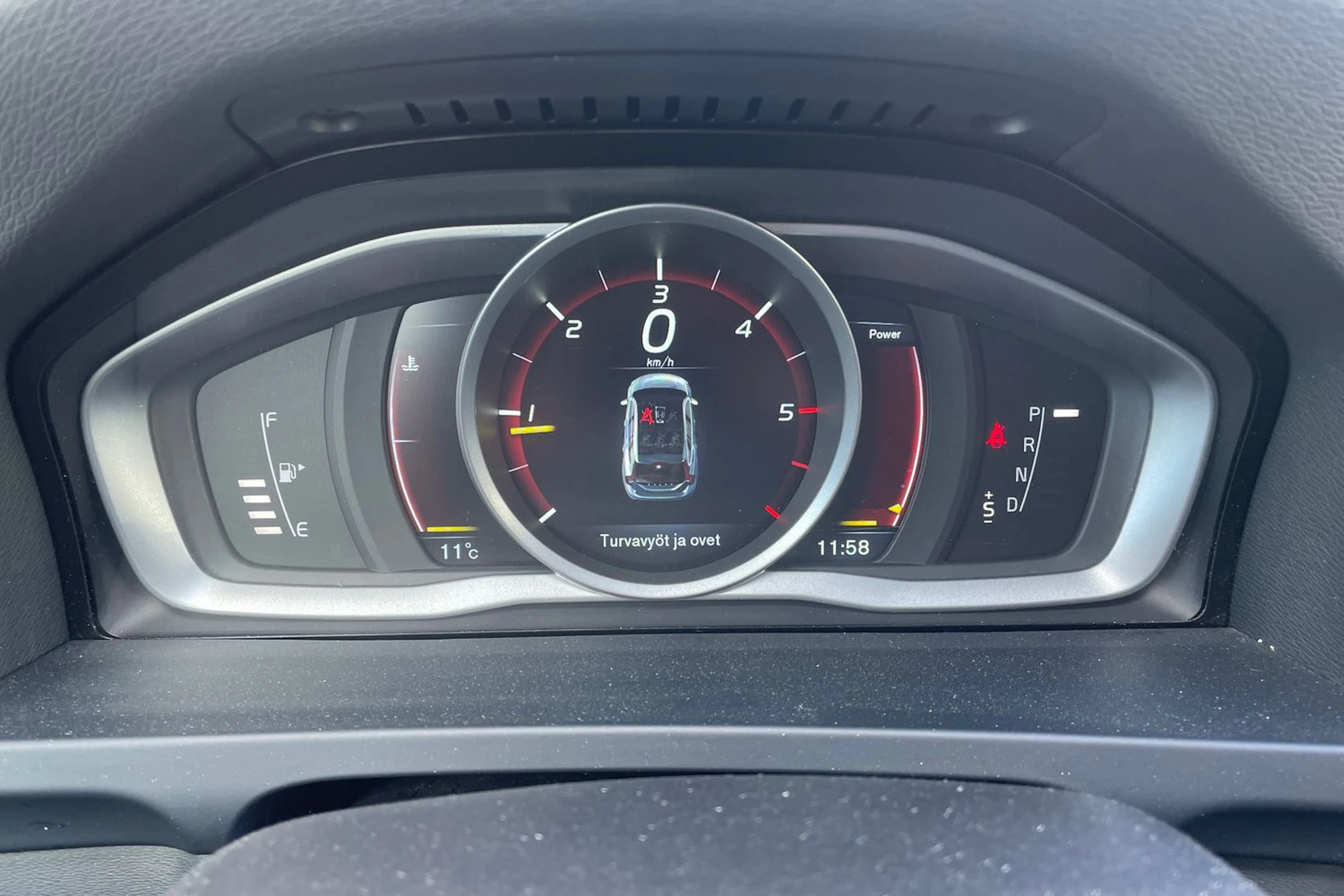 met. hopea Volvo V60 2015 kuva 14.