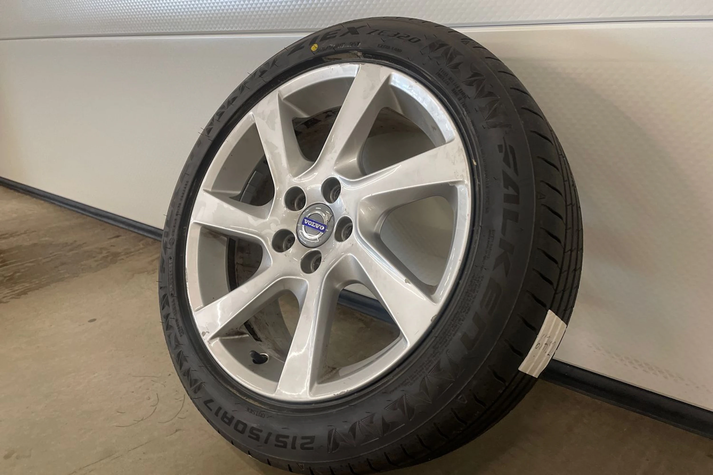 met. hopea Volvo V60 2015 kuva 26.