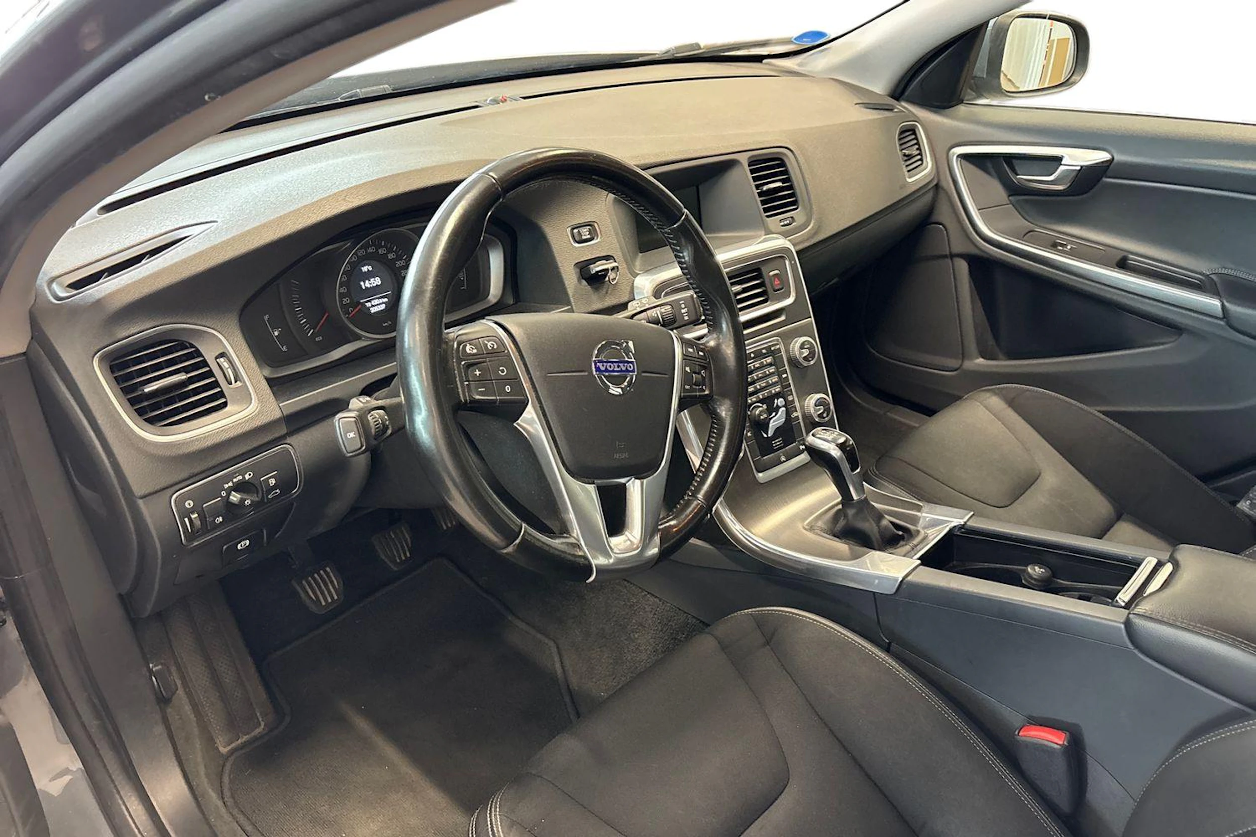 met. harmaa Volvo V60 2015 kuva 3.