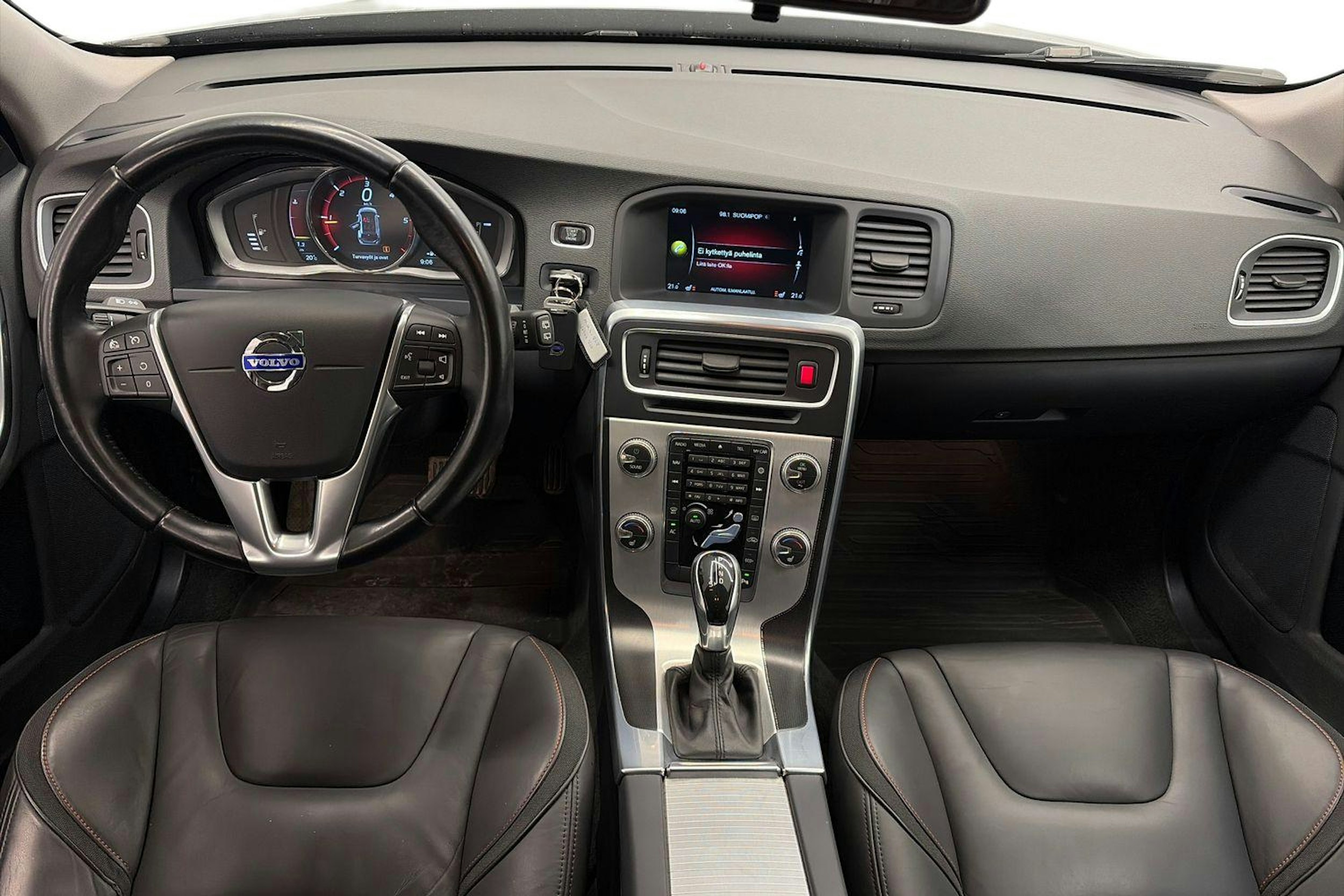 musta Volvo V60 2015 kuva 9.