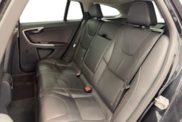 musta Volvo V60 2015 kuva 10.