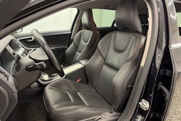 musta Volvo V60 2015 kuva 15.