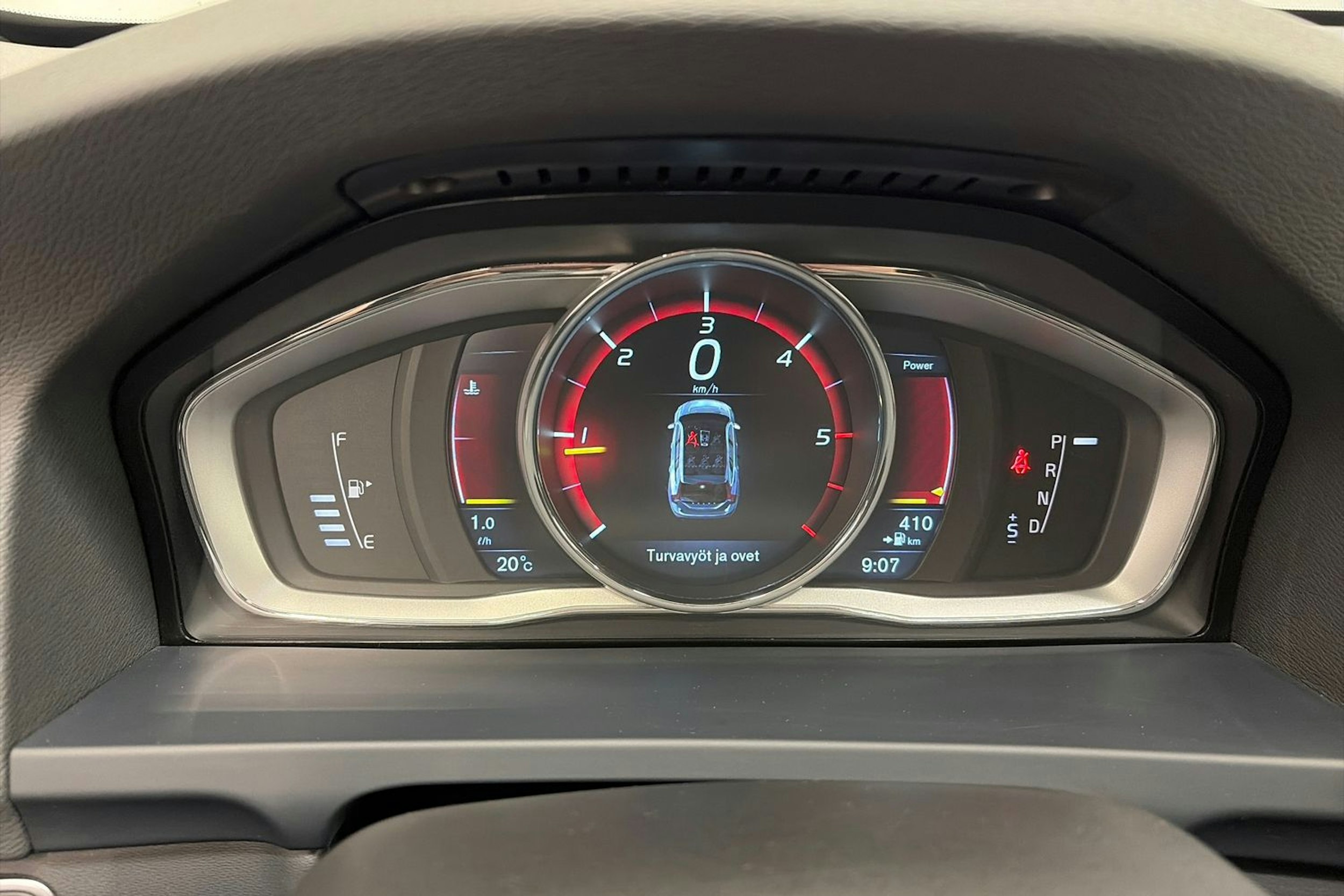 musta Volvo V60 2015 kuva 16.