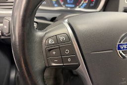 musta Volvo V60 2015 kuva 17.