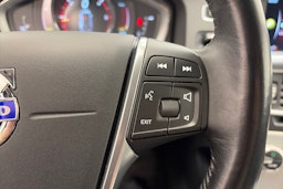 musta Volvo V60 2015 kuva 18.