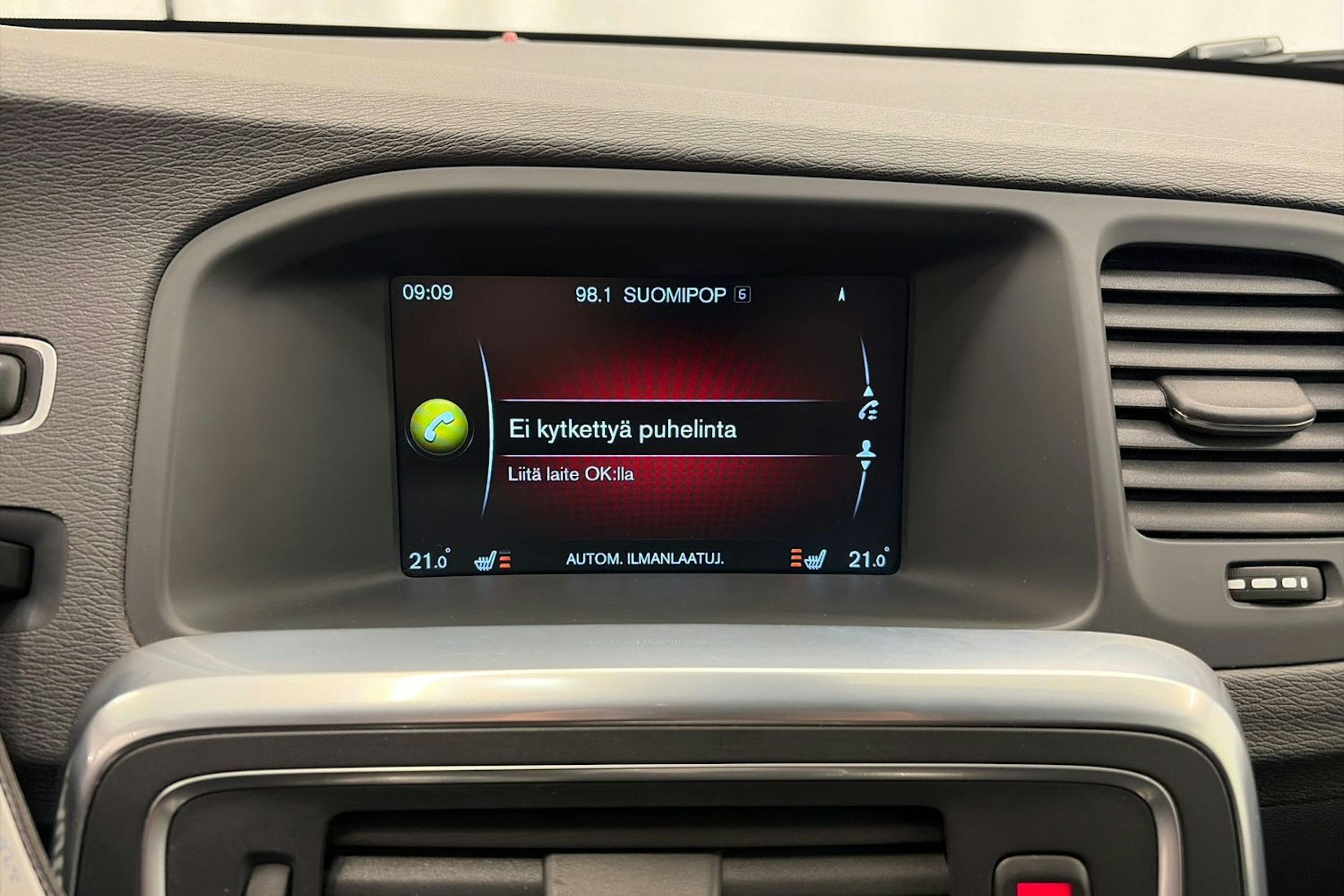 musta Volvo V60 2015 kuva 20.