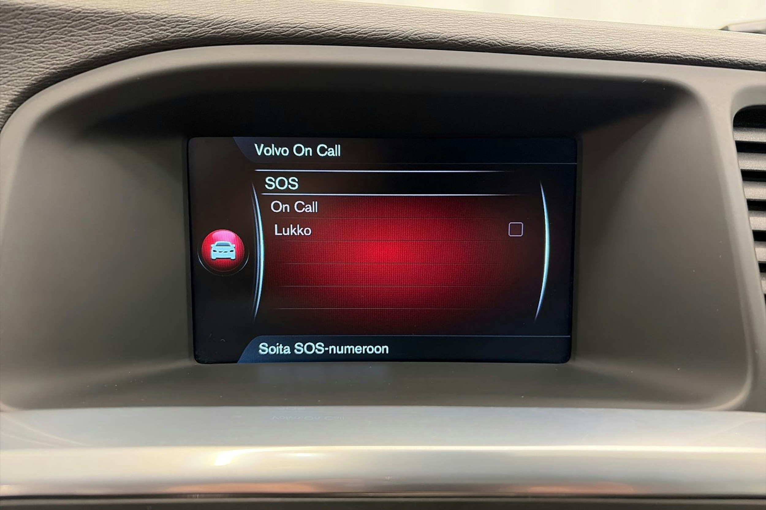 musta Volvo V60 2015 kuva 22.