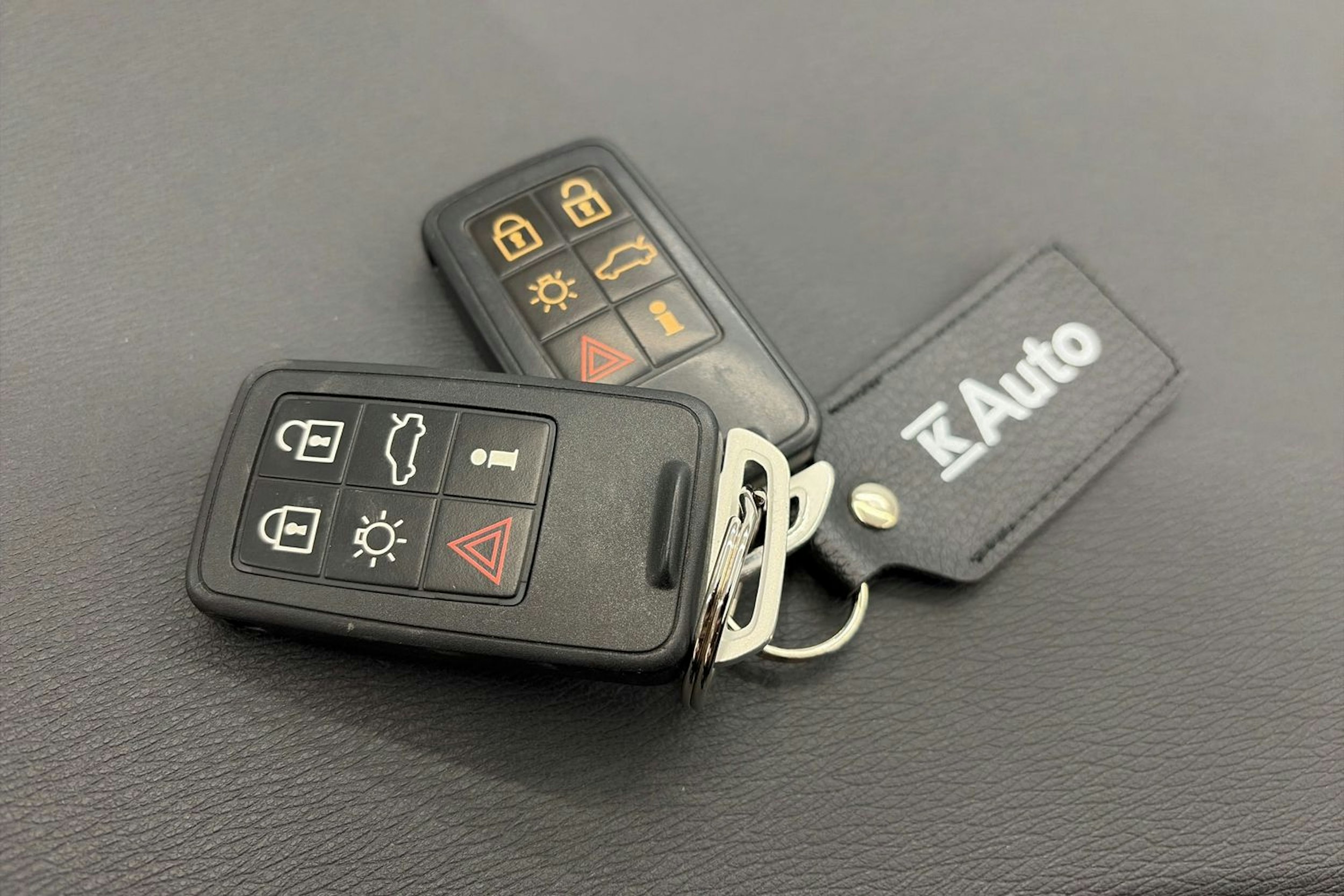 musta Volvo V60 2015 kuva 25.