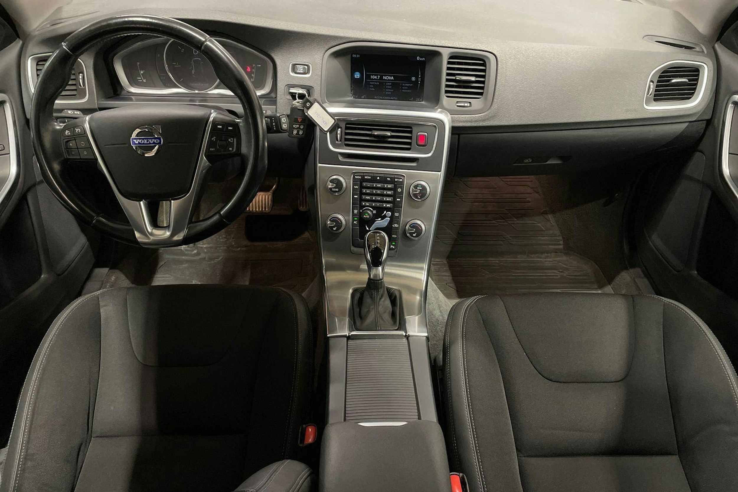 ruskea (beige) Volvo V60 2015 kuva 9.